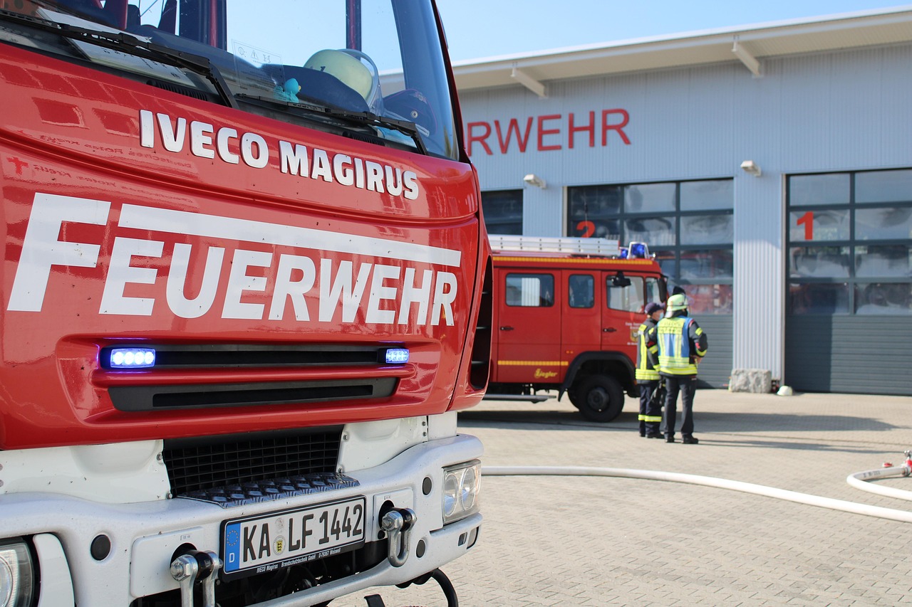 Penyemprotan Disinfektan di Pelabuhan